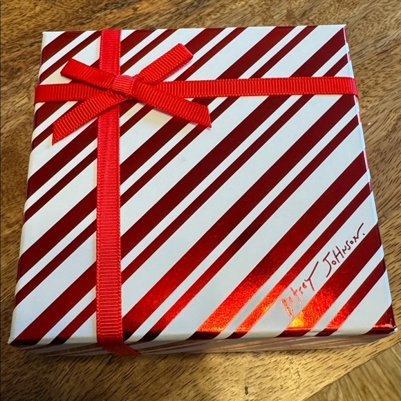 NWT BETSEY JOHNSON Green Crystal Christmas Tree Drop Earrings Festive Holiday - Picture 5 of 5